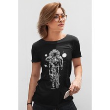Rock&Roll Bisikletli Astronot Siyah Kısa Kollu Kadın T-Shirt