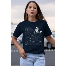 Rock&Roll Süpürgeli Astronot Lacivert Kısa Kollu Kadın T-Shirt