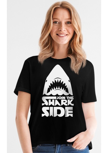 Köpekbalığı Savaşları Siyah Kısa Kollu Kadın T-Shirt