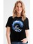 Galaktik Sörfcü Siyah Kısa Kollu Kadın T-Shirt 1