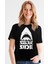 Köpekbalığı Savaşları Siyah Kısa Kollu Kadın T-Shirt 1