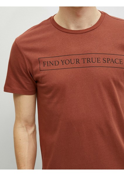 Erkek Pamuklu Yazılı Baskılı Kısa Kollu T-Shirt indirimleri