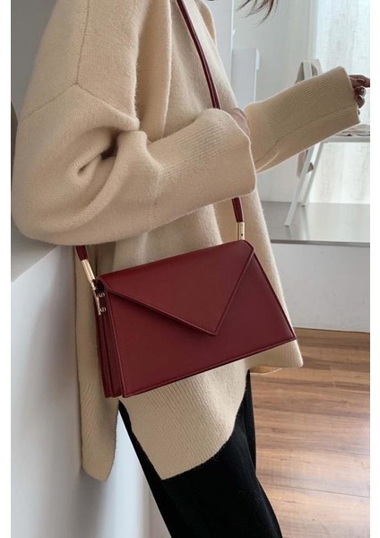 Laura 3 Bölmeli Mıknatıs Kapaklı Deri Askılı Kadın Omuz Çantası BP-4425O modelleri