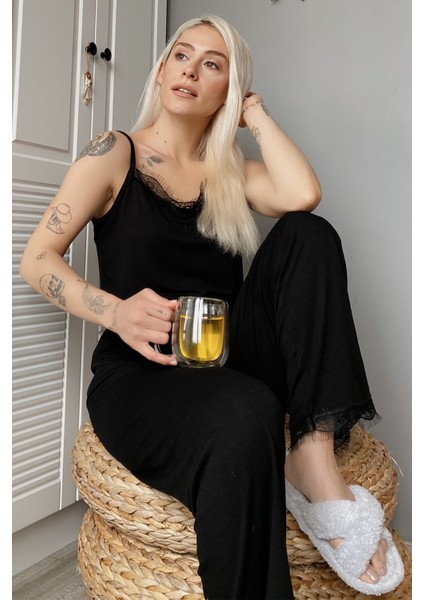 Siyah Dantelli Ip Askılı Örme Kadın Pijama Takımı