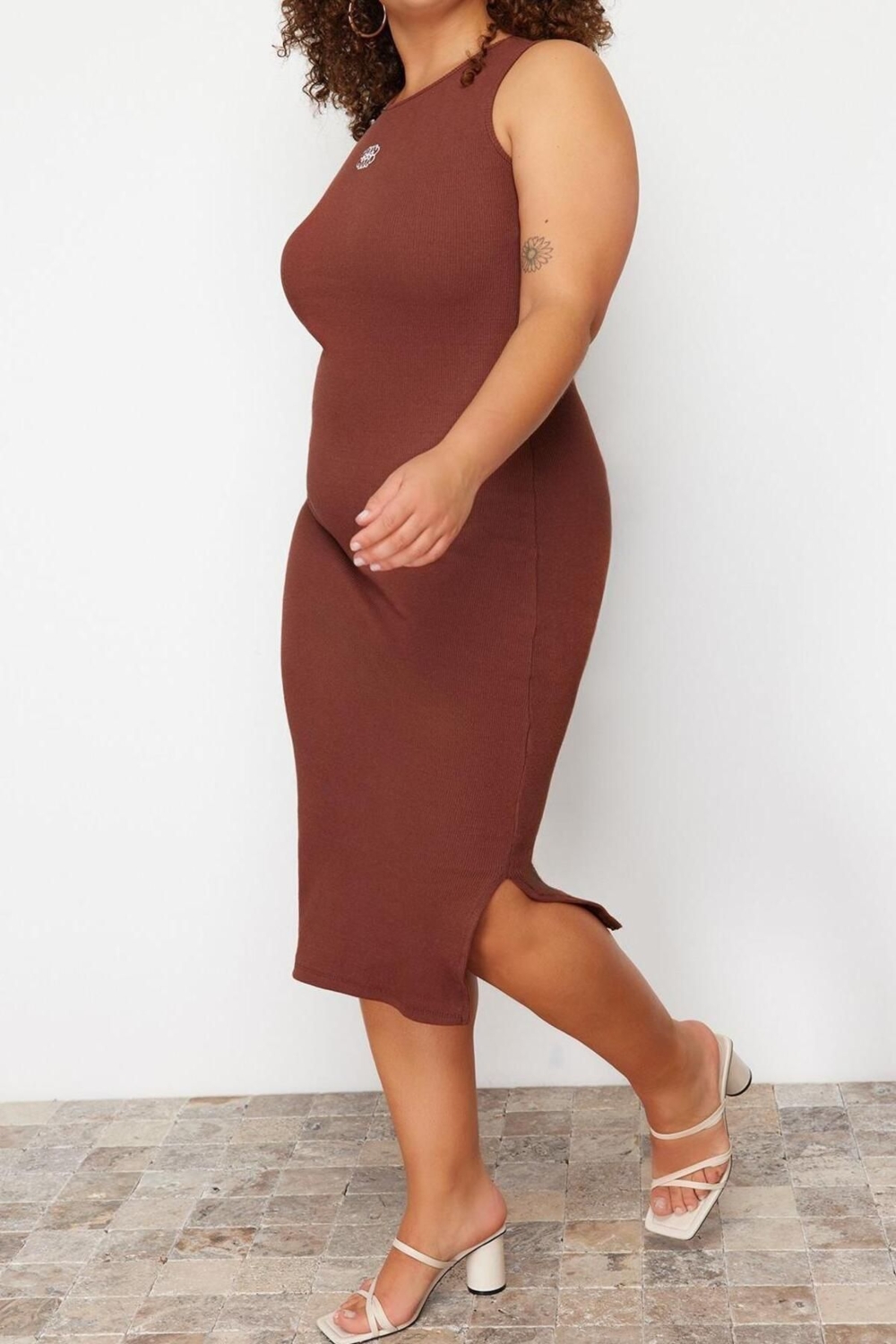 Moda Fit Casual Günlük Kaşkorse Örme Halter Yaka Kolsuz Kol Shift Midi Boy Büyük Beden Elbise