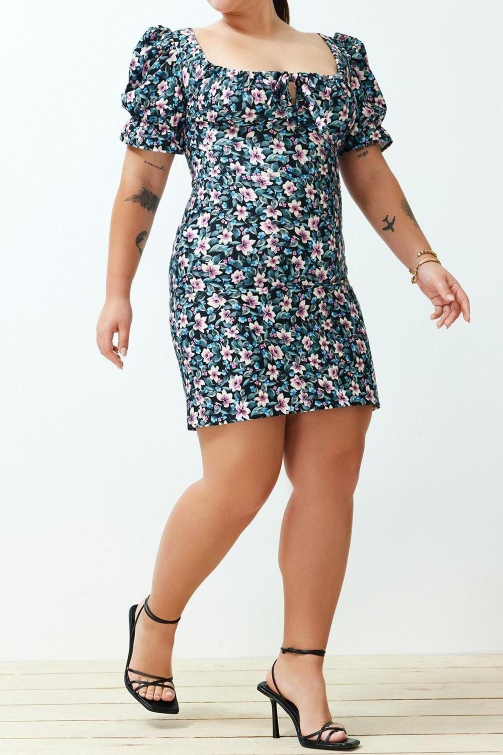 Moda Rahat Casual Günlük Krep Dokuma Kalp Yaka Kısa Kol Basic Midi Boy Büyük Beden Elbise