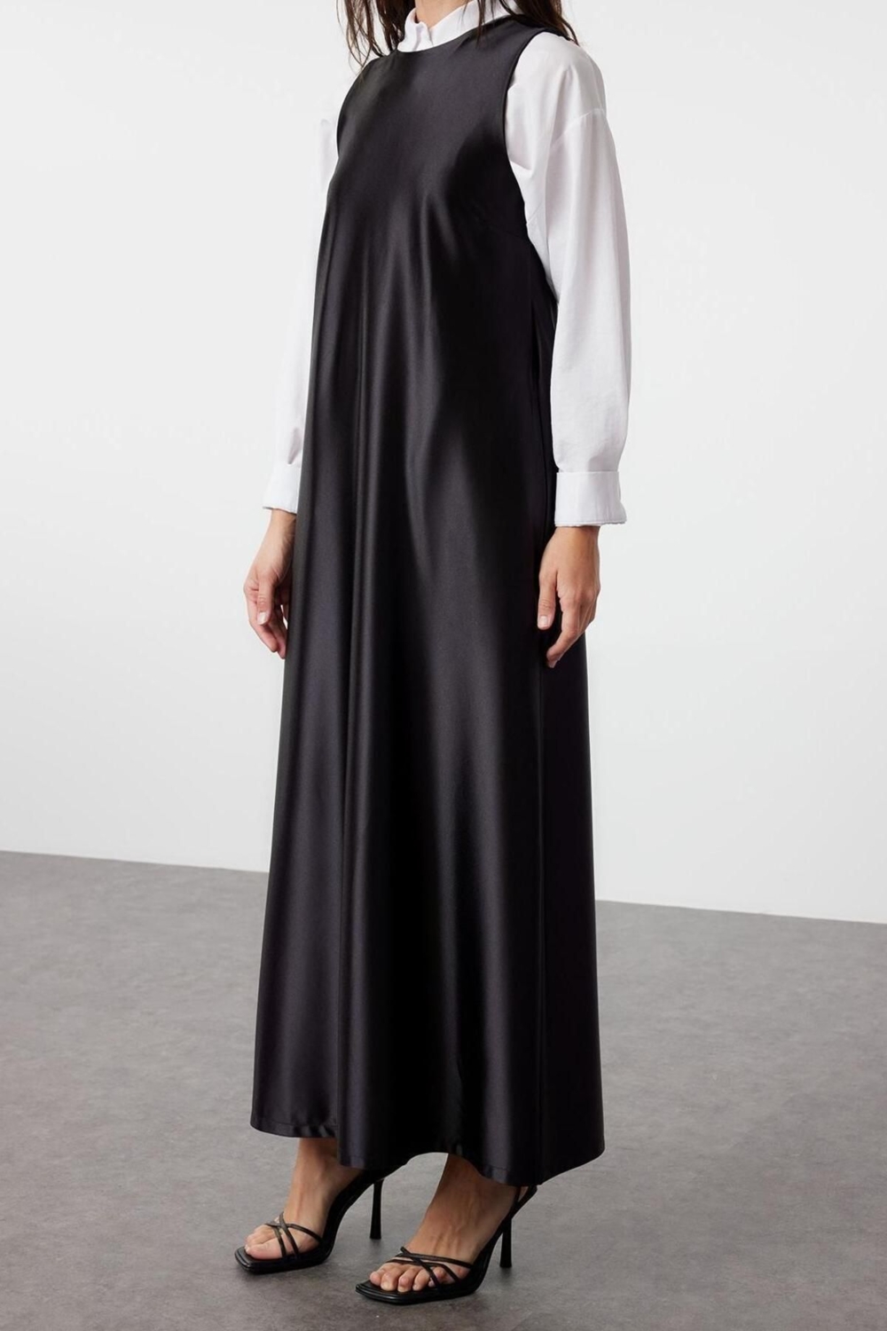 Moda Regular Casual Günlük Saten Dokuma Bisiklet Yaka Kolsuz Kol Shift Maxi Boy Tesettür Elbise