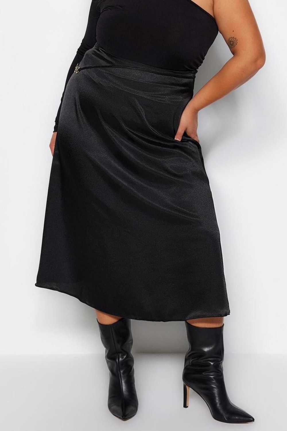 Moda Büyük Beden Regular Düz Desen Günlük Midi Boy Aksesuar Detaylı Saten Dokuma Etek