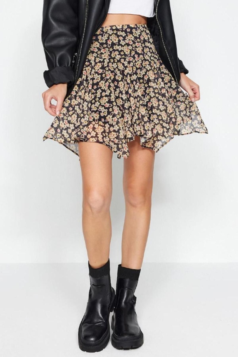 Moda Asimetrik Çiçekli Desen Günlük Mini Boy Etek Ucu Asimetrik Viskon Kumaşlı Mini Dokuma Etek