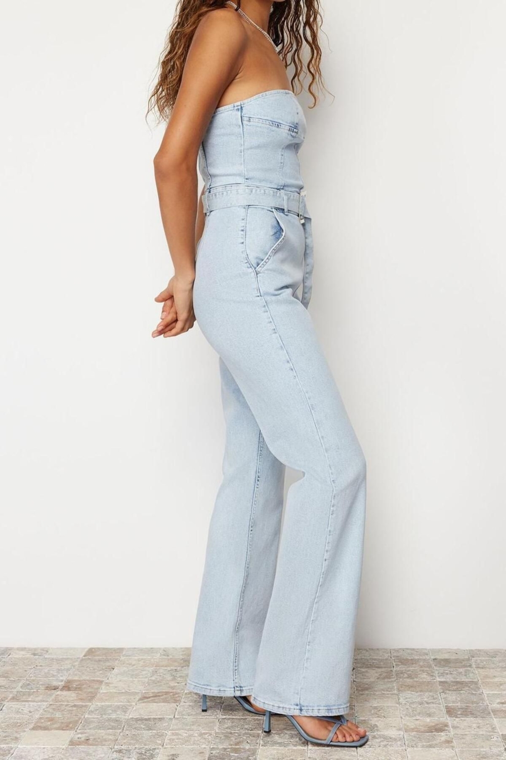 Kadın Moda Standart Kol Geniş Paça Straplez Düz Desen Regular Kemerli Straplez Denim Tulum
