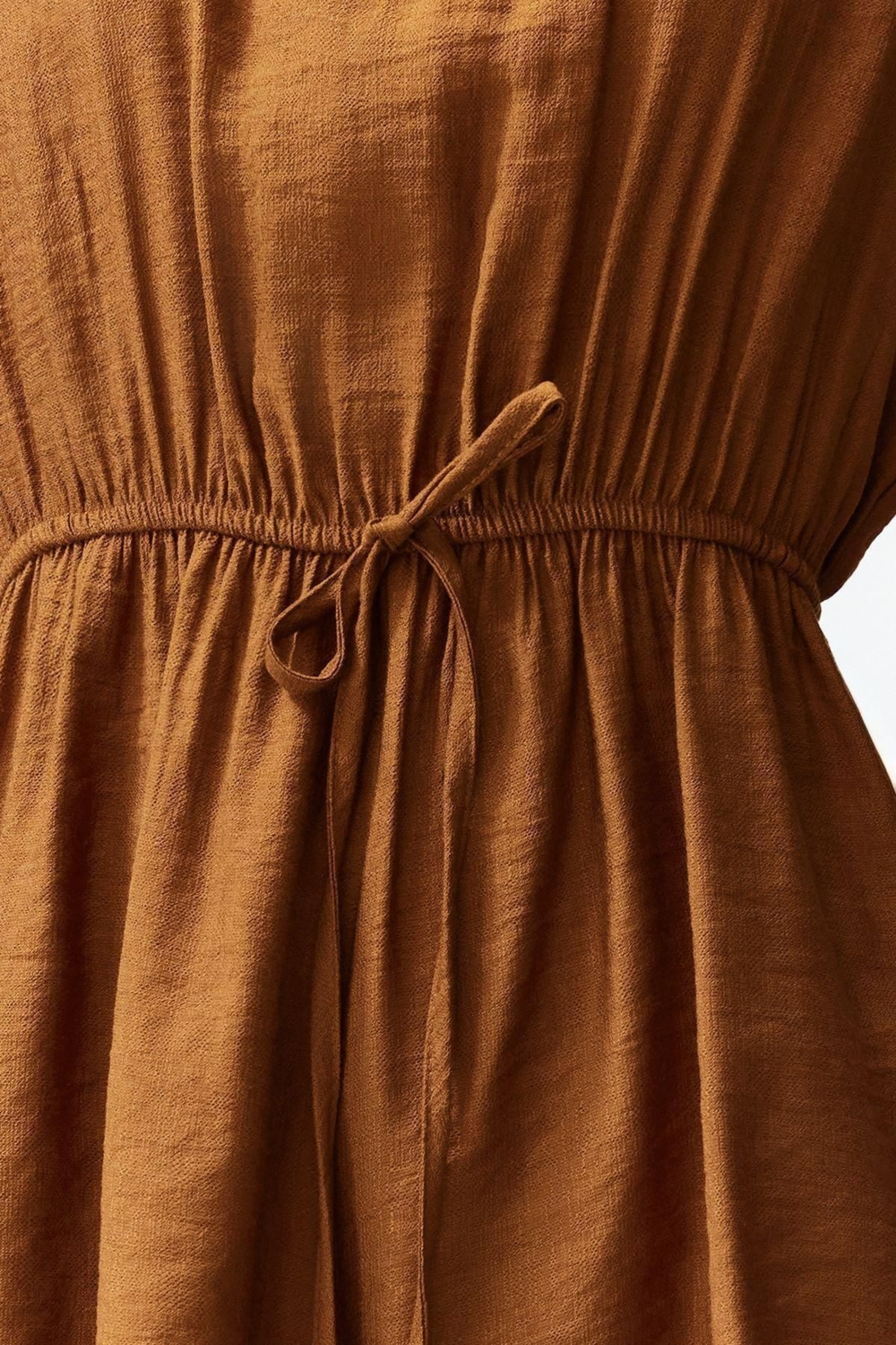 Kadın Moda Standart Kol Geniş Paça V Yaka Kısa Beli Lastikli Keten Görünümlü Mini Dokuma Tulum