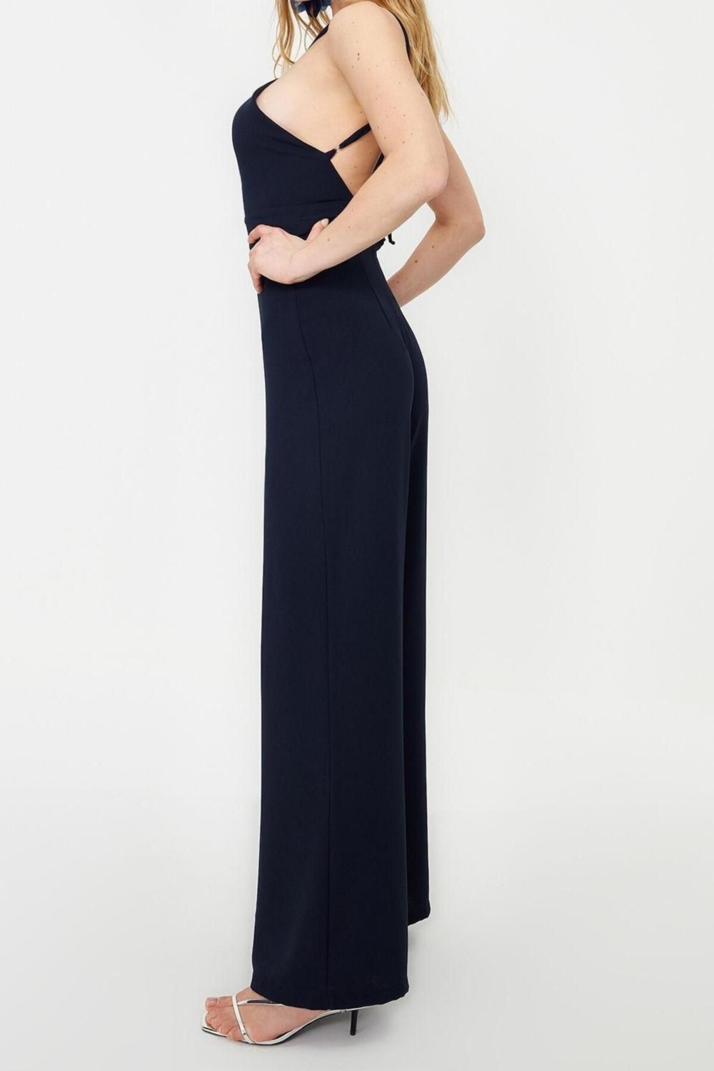 Kadın Moda Standart Kol Geniş Paça Halter Yaka Düz Desen Regular Dokuma Tulum