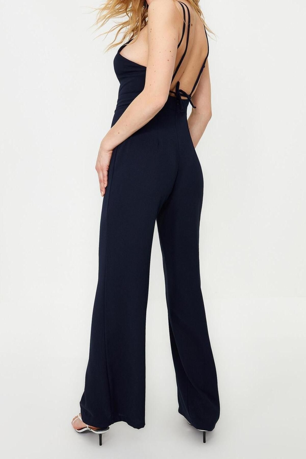 Kadın Moda Standart Kol Geniş Paça Halter Yaka Düz Desen Regular Dokuma Tulum
