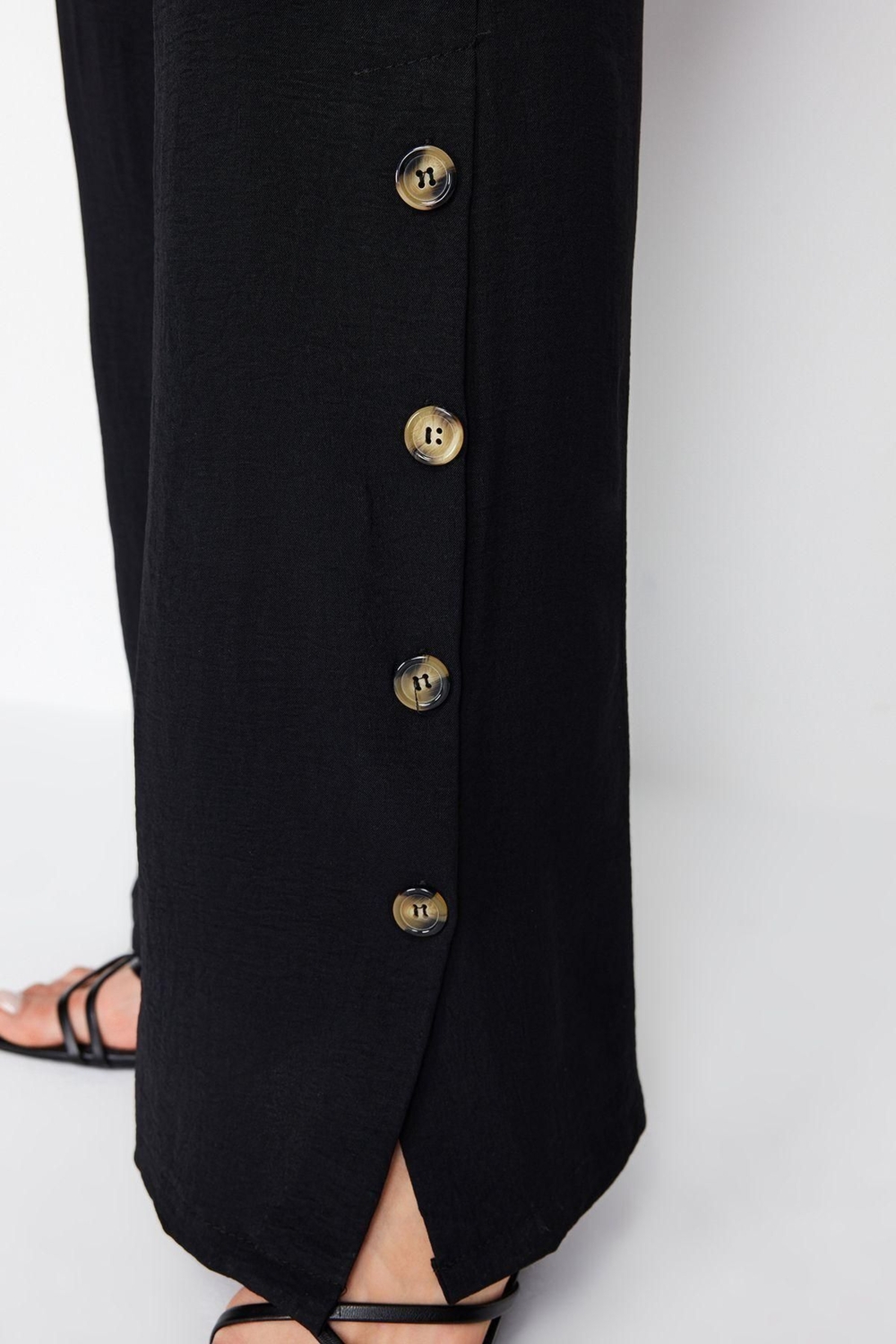 Kadın Moda Boru Paça Bisiklet Yaka Regular Kuşaklı Çıtçıt Detaylı Geniş Paça Maxi Dokuma Tulum