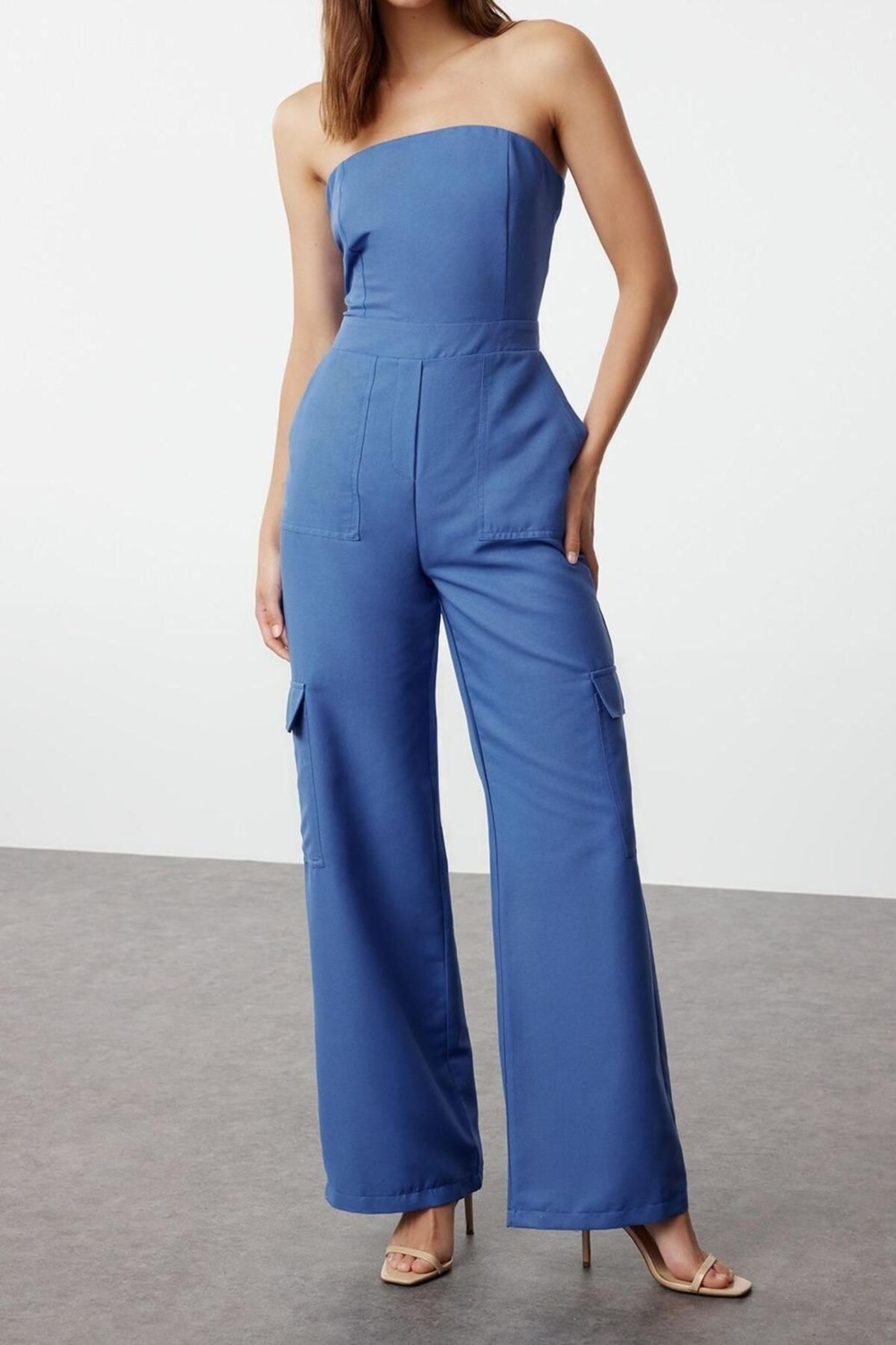 Kadın Moda Standart Kol Geniş Paça Straplez Uzun Kargo Cepli Straplez Yaka Maxi Dokuma Tulum