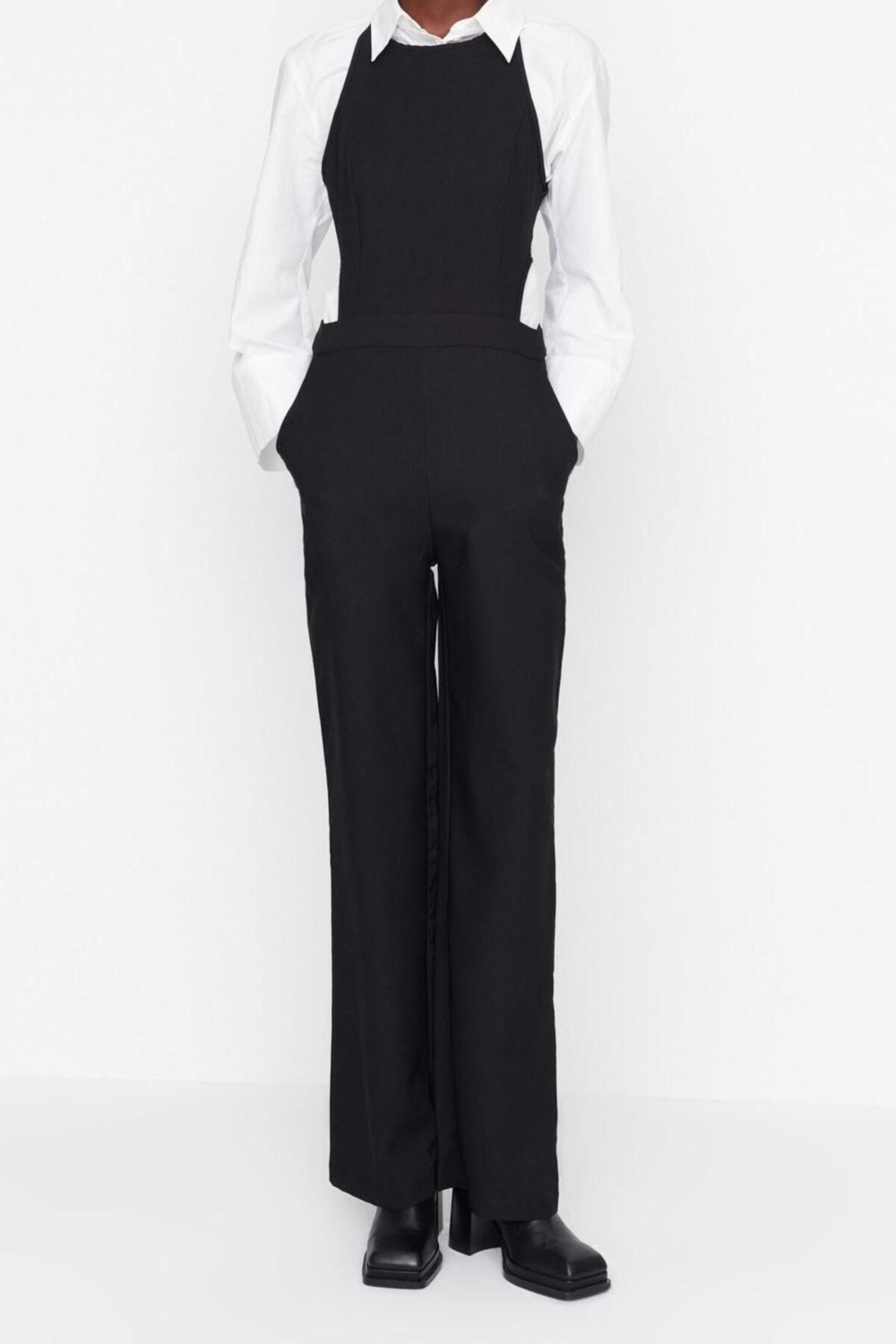 Kadın Moda Standart Kol Geniş Paça Halter Yaka Uzun Dokuma Uzun Cut Out Pencere Detaylı Tulum