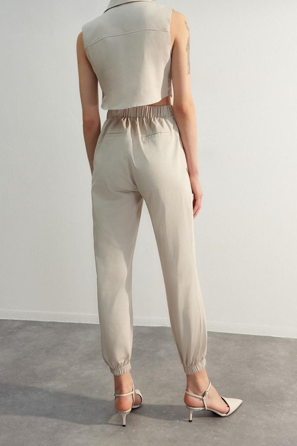 Kadın Moda Lastikli Paça Ceket Yaka Uzun Pencere Detaylı Maxi Dokuma Tulum