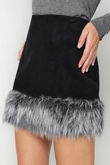 Moda Regular Düz Desen Şık Gece Maxi Boy Etek Ucu Peluş Detaylı Süper Mini Dokuma Etek