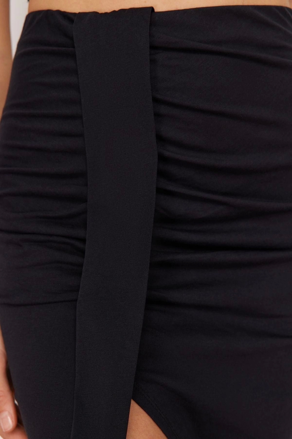 Moda Örme Düz Boyundan Bağlamalı Plaj Siyah Vücuda Oturan Örme Drapeli %100 Pamuklu Bluz Etek Takım