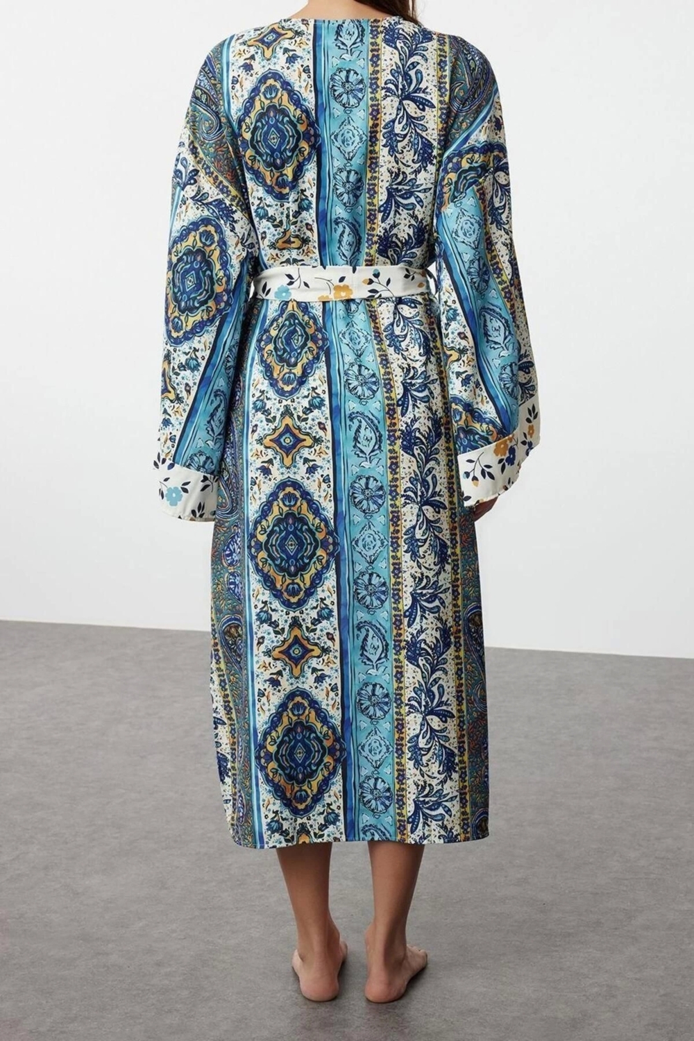 Moda Dokuma Regular Kalıp Uzun Kruvaze Standart Kol Shally Kruvaze Soyut Desen Kimono Kaftan