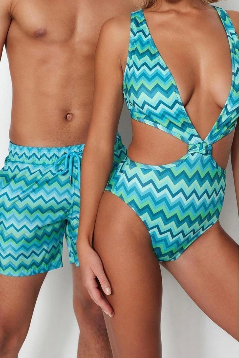 Kadın Moda Kapsız Askılı Derin V Yaka Geometrik Desenli Derin Dekolteli High Leg Regular Mayokini