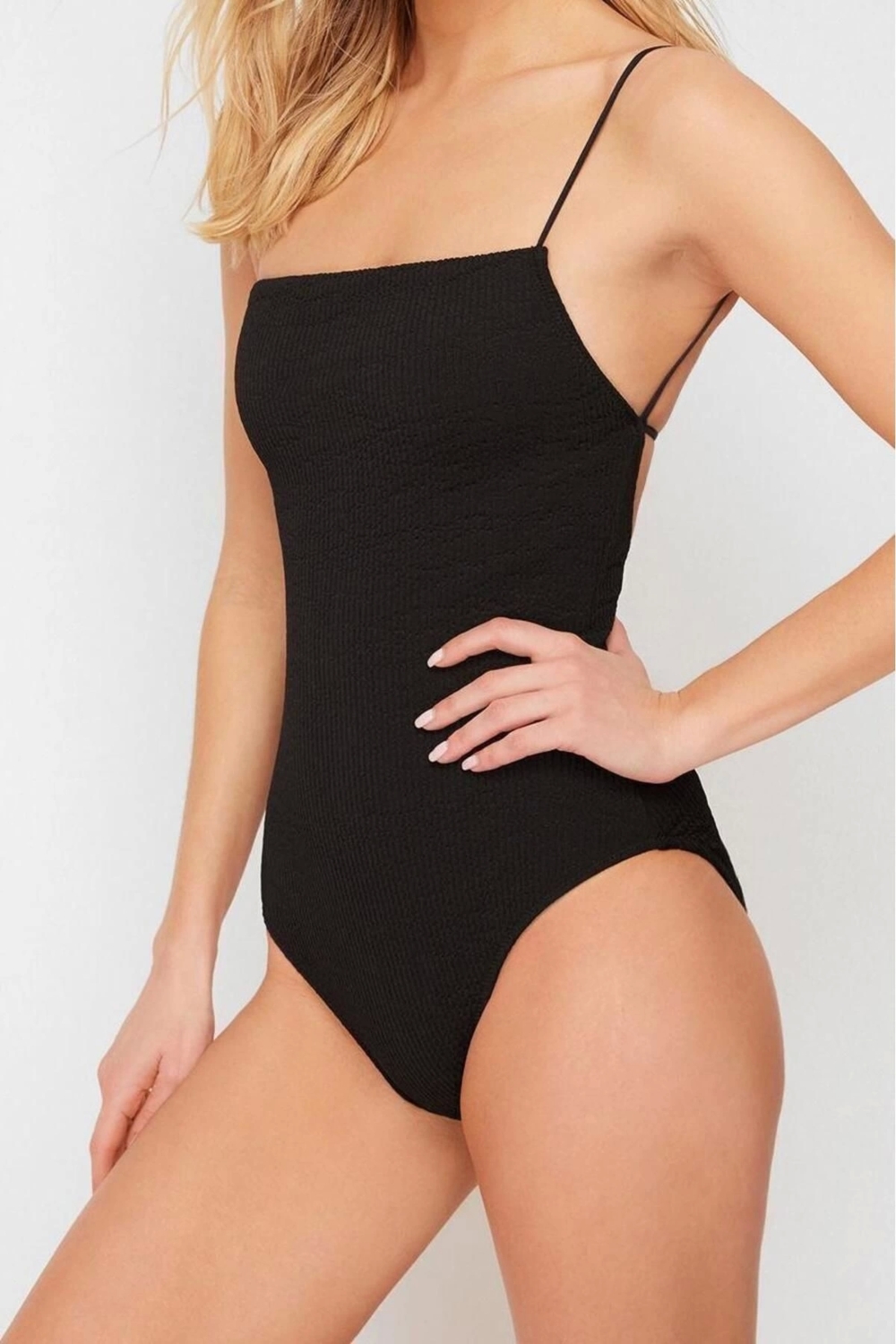 Kadın Moda Atma Kap Askılı Brief Yaka Siyah Dokulu Regular Mayo