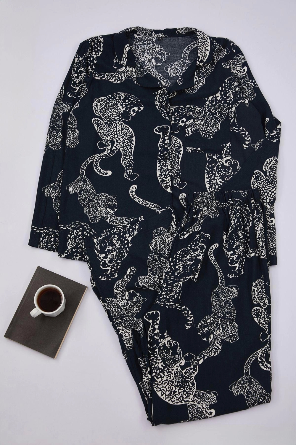 Tarz Rahat Büyük Beden Uzun Kollu Geniş Paça Hayvan Desenli Dokuma Pijama Takımı