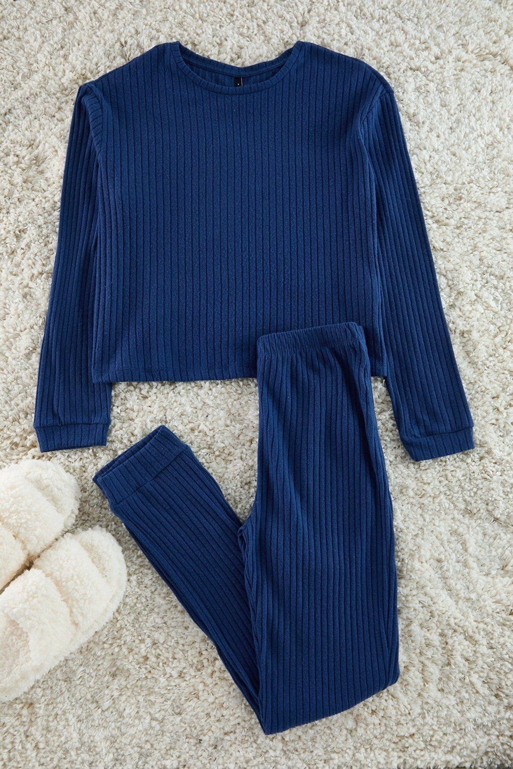 Tarz Rahat Uzun Kollu Boru Paça Yumuşak Tuşe Fitilli Örme Pijama Takımı