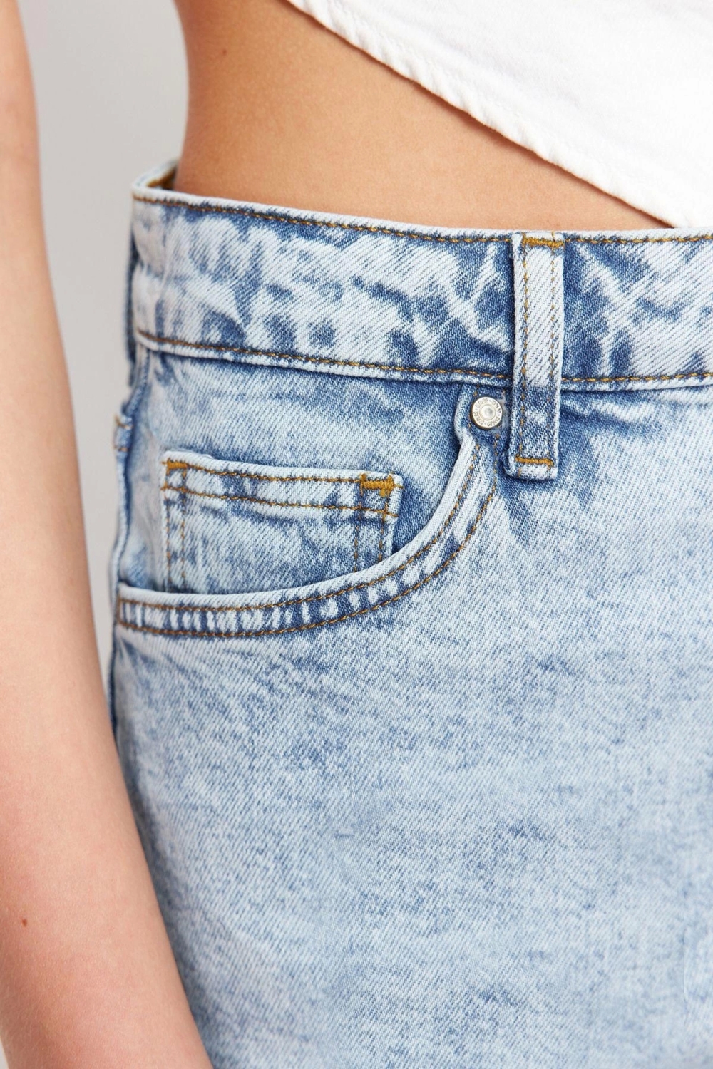 Moda Denim Yüksek Bel Boru Paça Gündelik Siyah Paçası Katlamalı Şort Bermuda