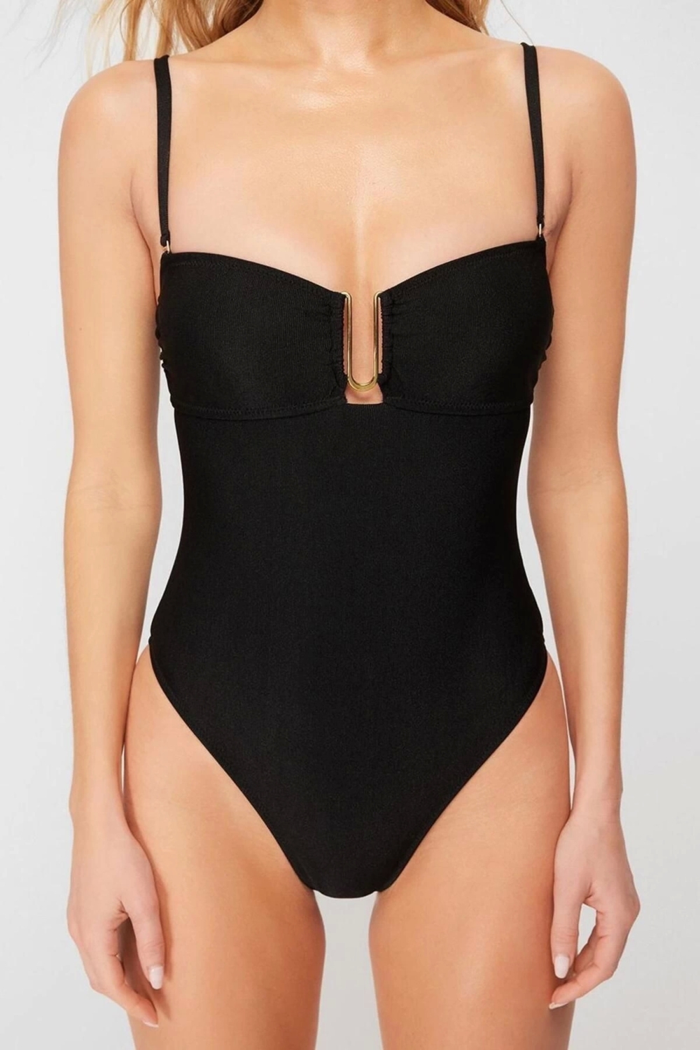 Kadın Moda Atma Kap Askılı Brief Yaka Siyah Straplez Aksesuarlı High Leg Regular Mayo