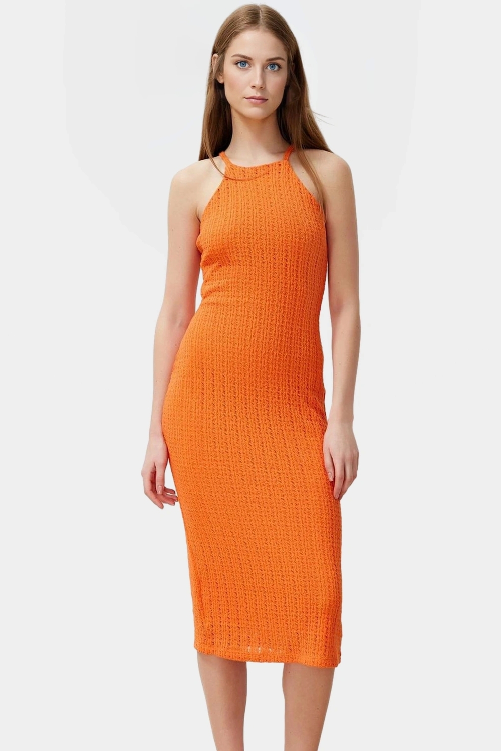 Rahat ve Şık Midi Elbise Örme Kumaş Halter Yaka Bodycon Modern Stil Görünüm