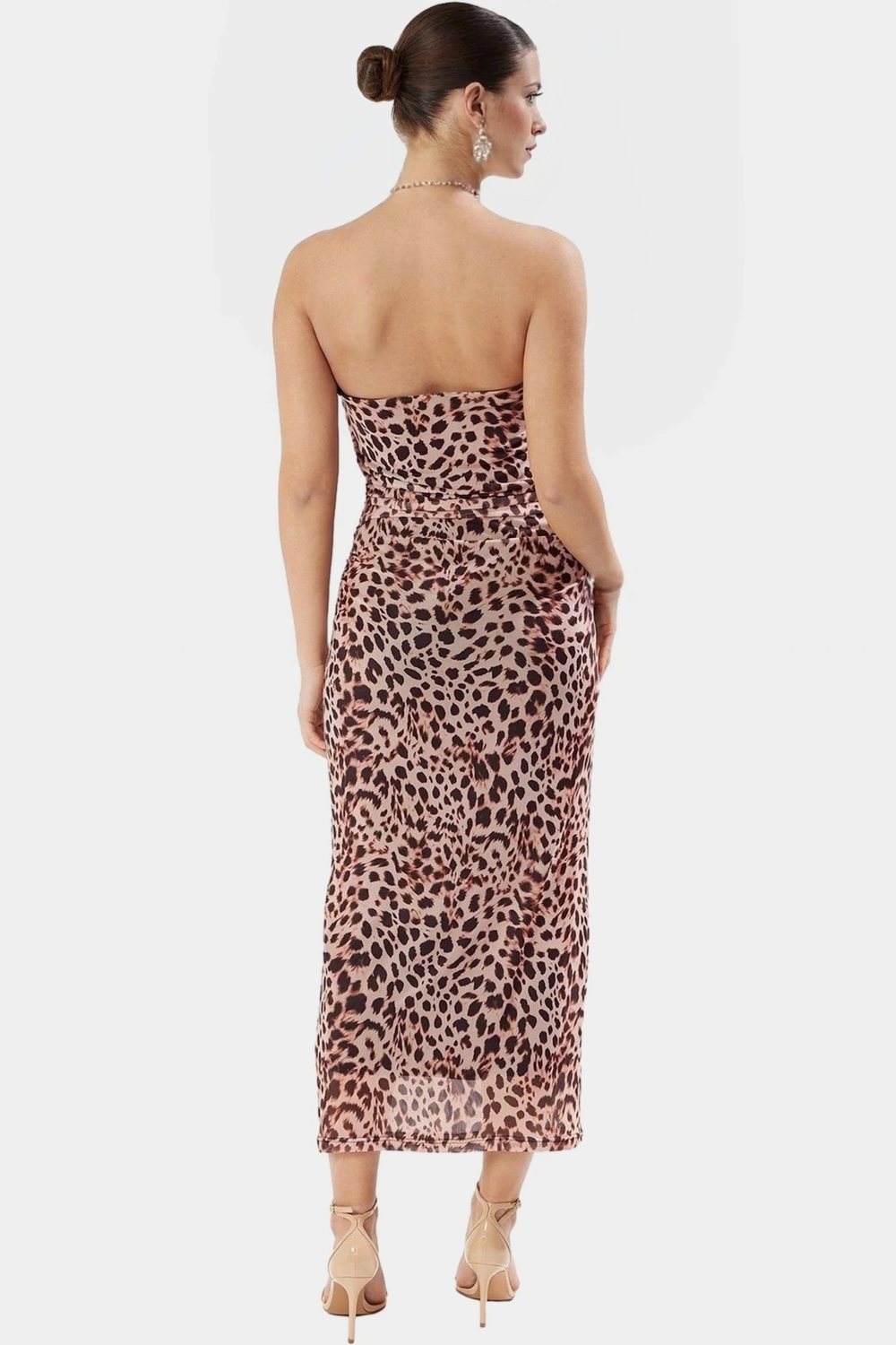 Astarlı Leopar Desenli Bodycon Maxi Elbise Şık ve Rahat Tasarım Boyundan Bağlamalı Yaka