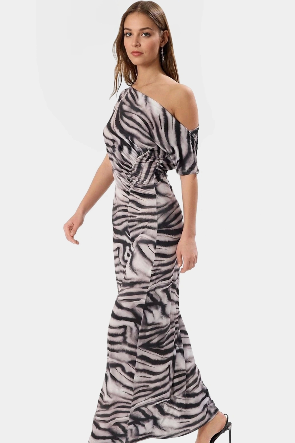 Yazlık Bodycon Maxi Elbise Asimetrik Yaka Animal Desen Örme Kumaş Zarifane Tasarım Modern Stil