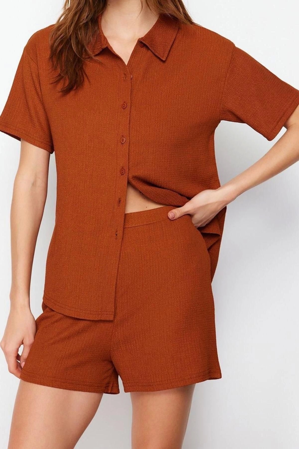 Moda Düz Gömlek Yaka Casual Günlük Bürümcük Dokulu Gömlek ve Şort Örme Alt-Üst Takım