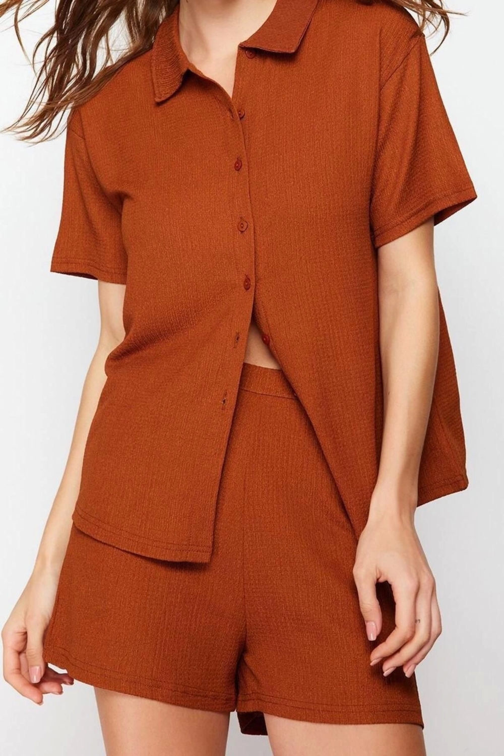 Moda Düz Gömlek Yaka Casual Günlük Bürümcük Dokulu Gömlek ve Şort Örme Alt-Üst Takım