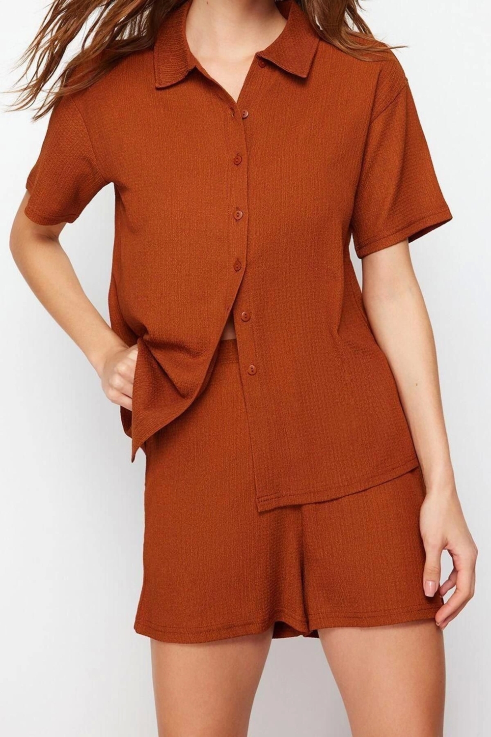 Moda Düz Gömlek Yaka Casual Günlük Bürümcük Dokulu Gömlek ve Şort Örme Alt-Üst Takım
