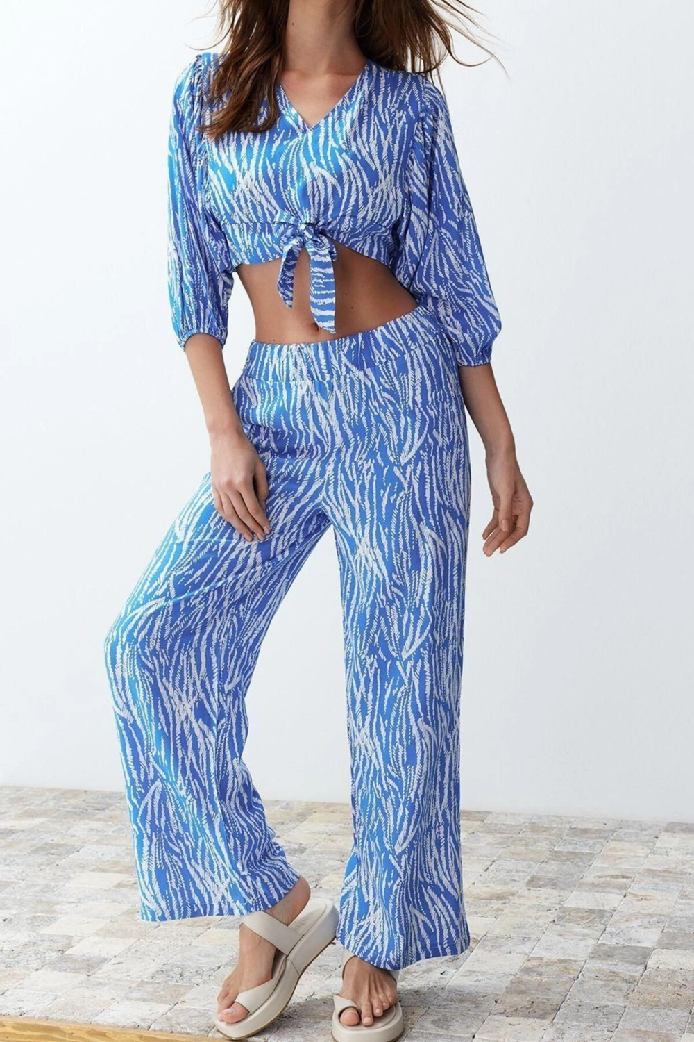Moda Zebra Degaje Yaka Büzgülü Fırfırlı Kol Günlük Zebra Desenli Bluz Pantolon Dokuma Alt-Üst Takım
