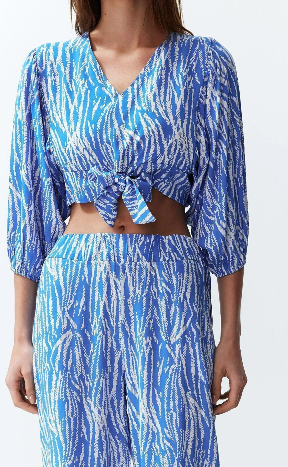 Moda Zebra Degaje Yaka Büzgülü Fırfırlı Kol Günlük Zebra Desenli Bluz Pantolon Dokuma Alt-Üst Takım