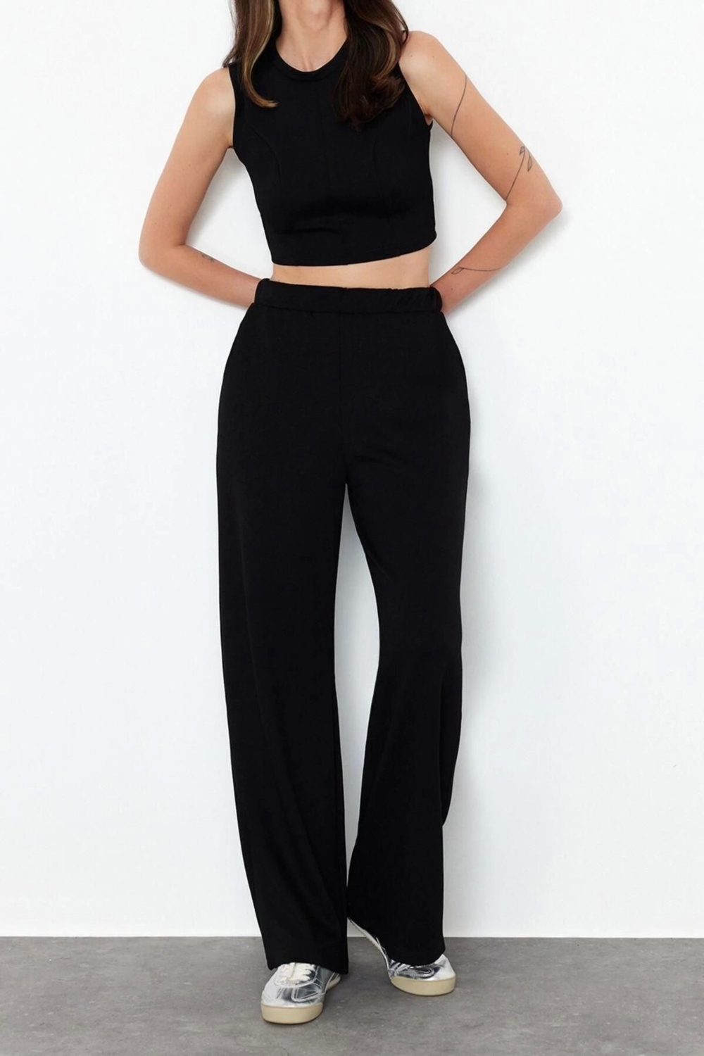 Moda Örme Düz Bisiklet Yaka Casual Günlük Siyah Sıfır Kol Crop Top Relaxed Fit Örme Alt-Üst Takım