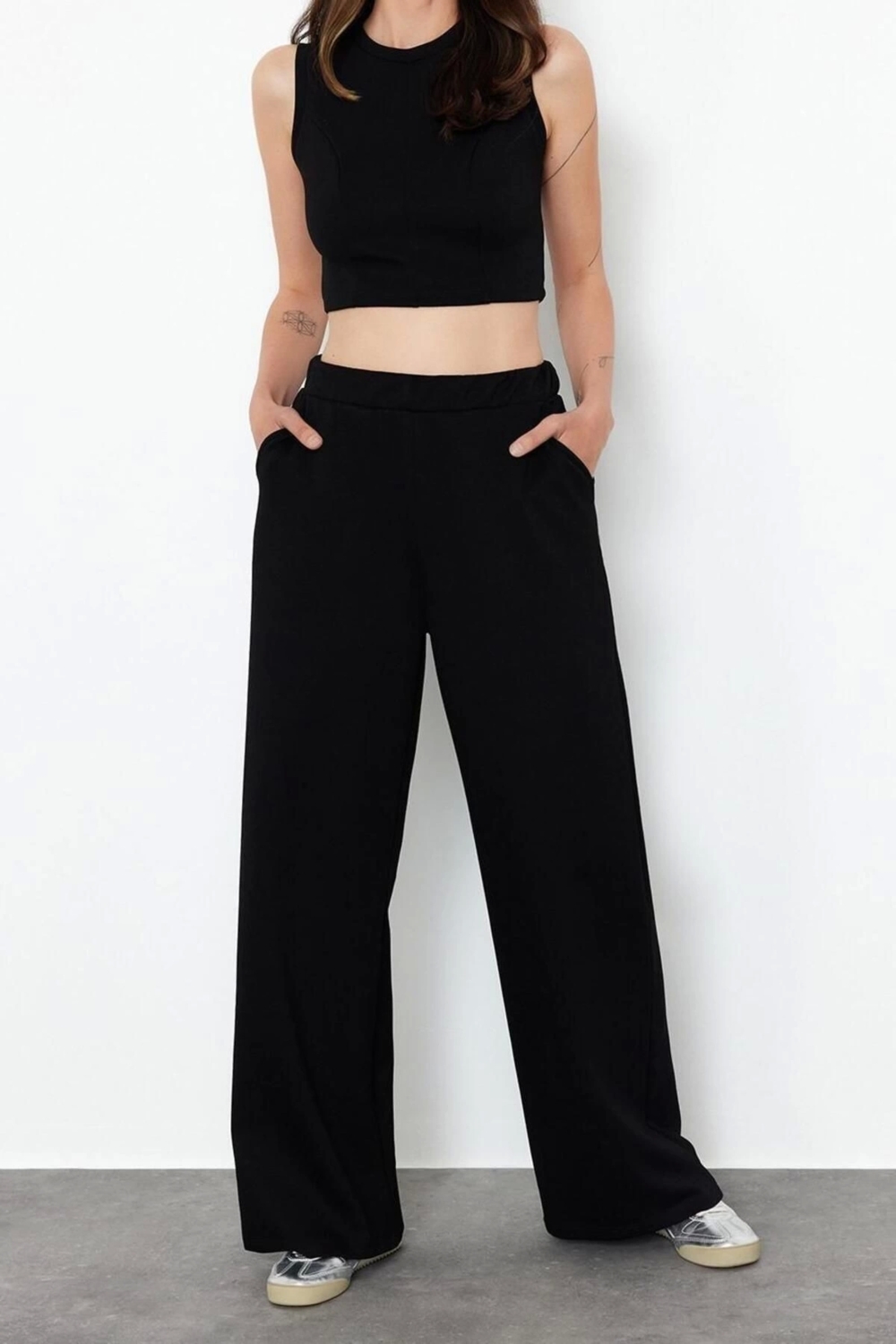 Moda Örme Düz Bisiklet Yaka Casual Günlük Siyah Sıfır Kol Crop Top Relaxed Fit Örme Alt-Üst Takım