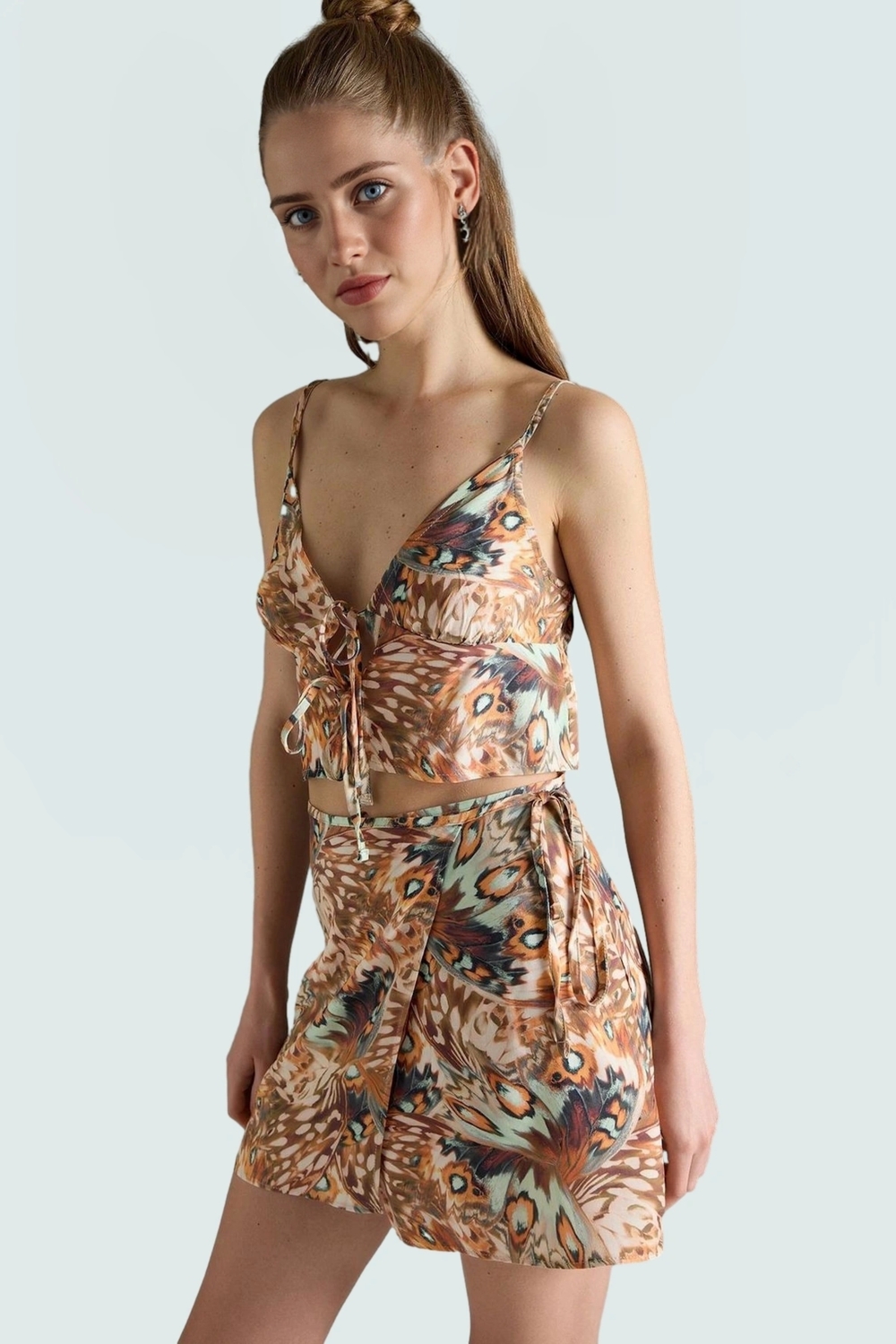 Şık Soyut Desenli Yazlık Bluz Etek Takım Rahat Kesim Polyester Kumaş Modern Stil Yüksek Kalite