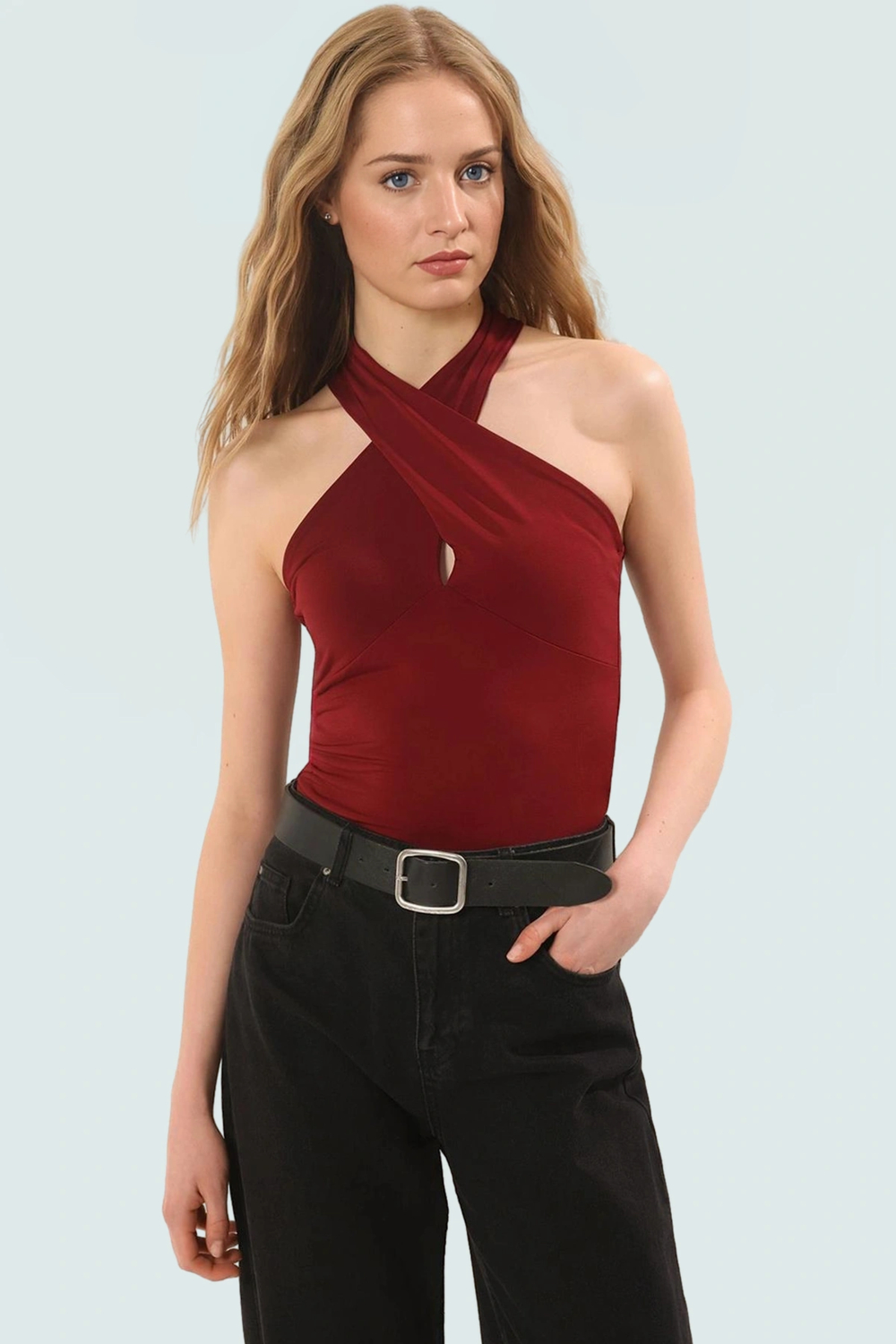 Boyundan Bağlamalı Kolsuz Bluz Polyester Elastan Kumaş Fitted Kalıp Şık Görünüm
