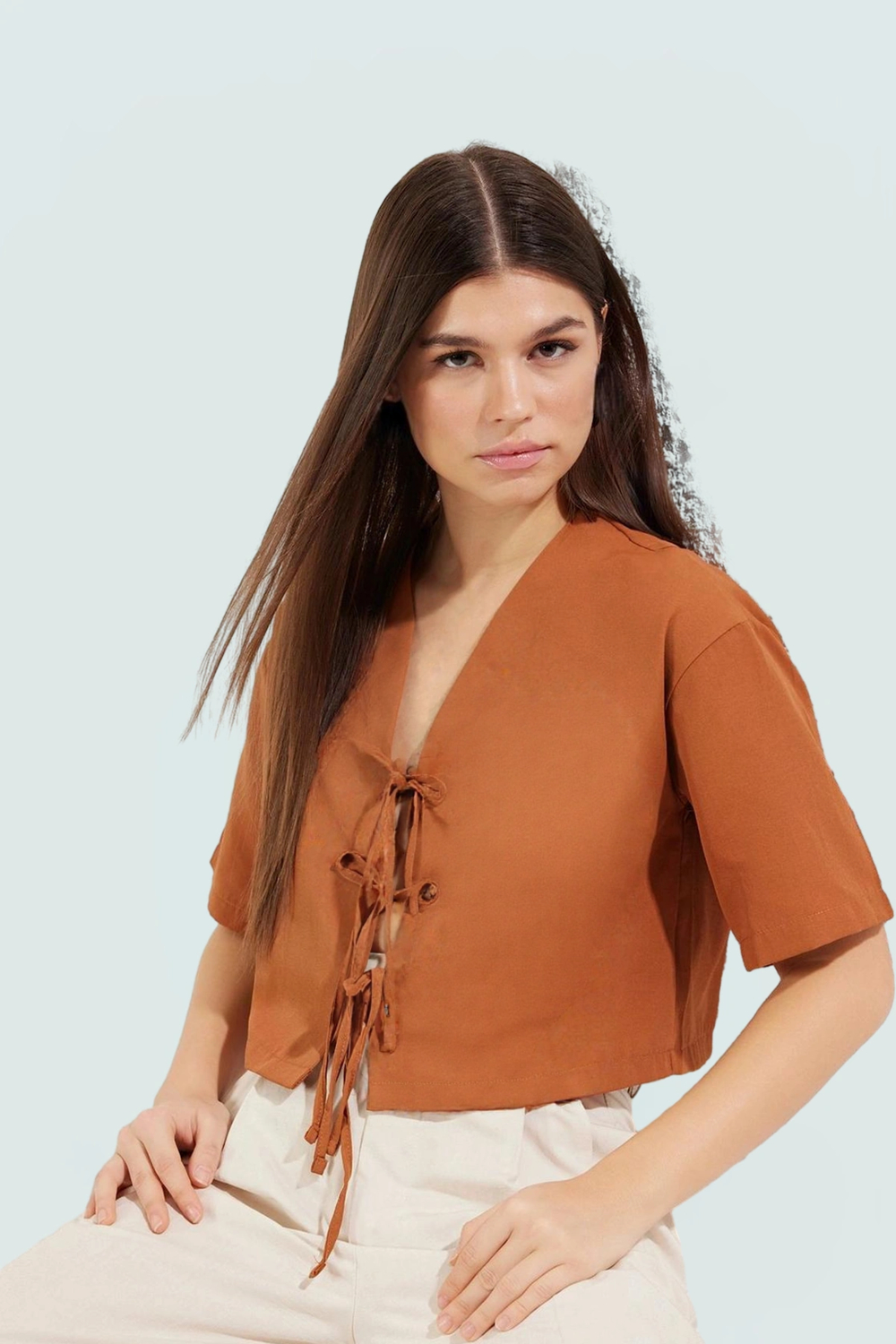 Önden Bağcıklı Crop Bluz V Yaka Dokuma Terrycotton Kumaş Rahat Günlük Trend Tasarım