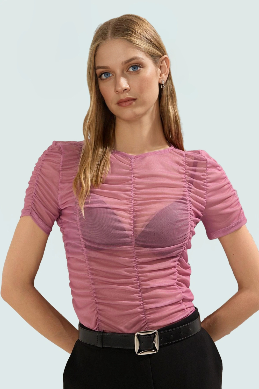 Kısa Kollu Büzgü Detaylı Örme Bluz Fitted Kalıp Kaliteli İşçilik Modern Stil Rahat Ve Şık