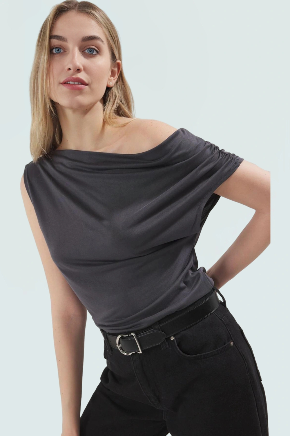 Akışkan Modal Kumaşlı Kolsuz Bluz Fitted Günlük Casual Şık Renk Modern Stil Yüksek Kalite