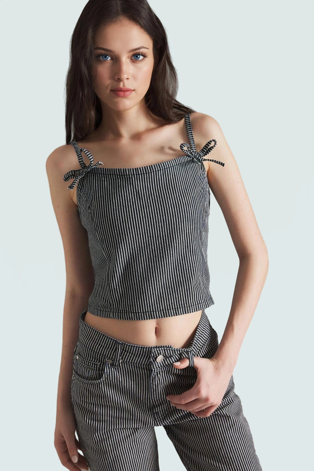 Çizgili Denim Crop Bluz Rahat Şık ve Yazlık Fitted Model Kullanım Seçkin Malzeme