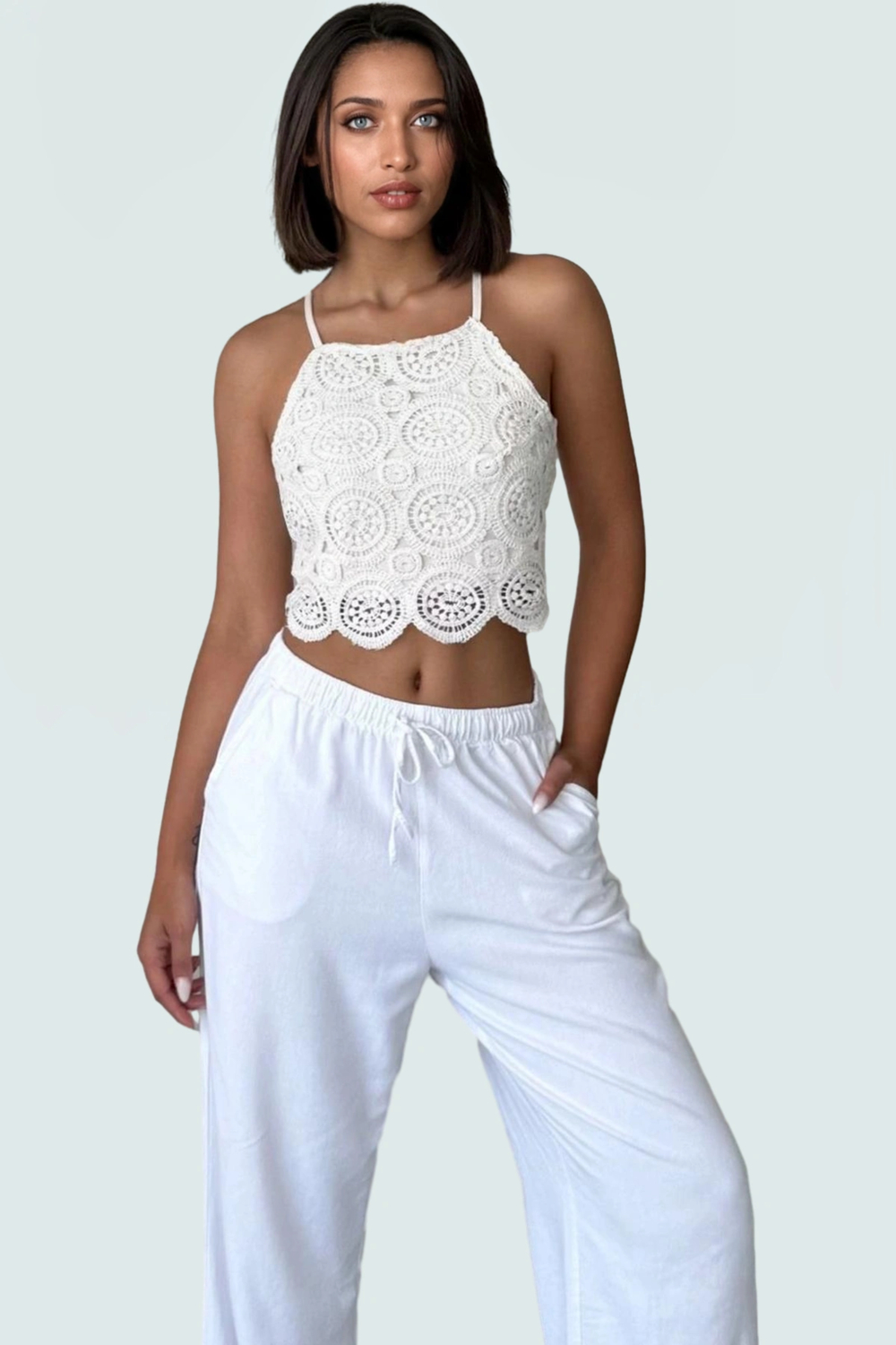 Pamuklu Crop Bluz Bisiklet Yaka İnce Askılı Kroşe Detay Yazlık Rahat Kullanım Seçkin Malzeme