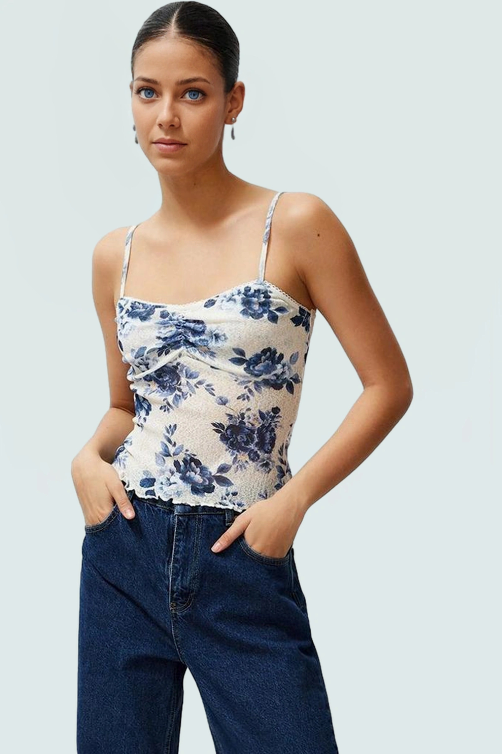 İnce Askılı Çiçekli Crop Bluz Rahat Şık ve Yazlık Polyester Örme Modern Stil Yüksek Kalite