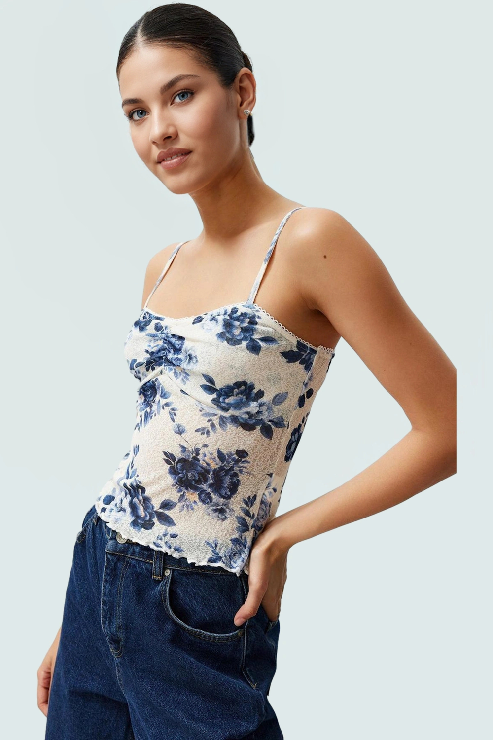 İnce Askılı Çiçekli Crop Bluz Rahat Şık ve Yazlık Polyester Örme Modern Stil Yüksek Kalite