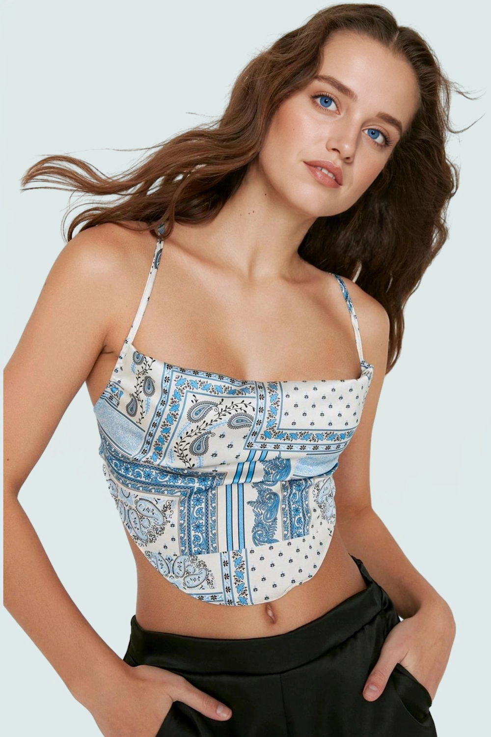 Çok Polyester Crop Bluz Degaje Yaka İnce Askılı Yazlık Tasarım Modern Stil